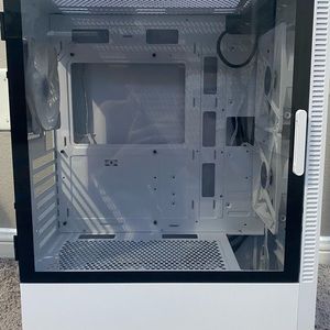 White Antec Pc gaming case